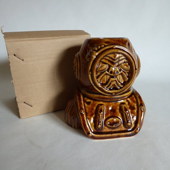 NEW 2011 FLOUNDER AQUA DIVER DIVE HELMET CERAMIC 2nd Ed TIKI MUG